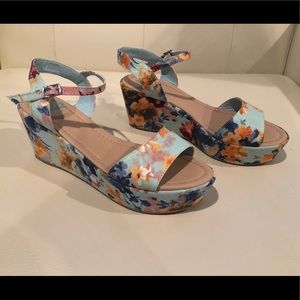 Floral wedges